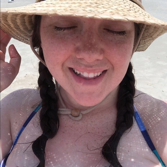 Meet your Posher, Sara Abigaile - Picture 3 of 3